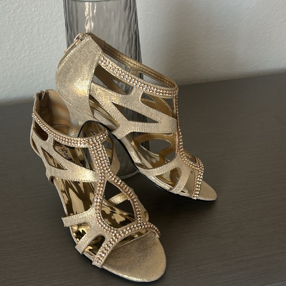 Sandals gold heels Easy street. formal wear. stone embellishment. size 7. NWOT - Picture 6 of 14